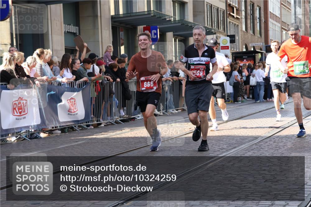 13.09.2026 - 21. swb-Marathon Bremen Strokosch-Dieckow http://msf.ph/oto/10324259 13.09.2026 13:19:22 Ziel 161, 461, 926, 1010, 1232, 1281, 1468, 1535, 1642, 2870, 2906, 3319, 3966, 4101, 4455, 4479, 4480, 4977, 4978, 7037, 7140, 7268, 7655, 7945, 8153, 8185, 8263, 9082, 9359, 9984, 13163, 189, 666, 1599, 2007, 2390, 2423, 2535, 3182, 3508, 4319, 4819, 4857, 5172, 5371, 6008, 6137, 6633, 7647, 7686, 7754, 9512, 9552, 9638, 9805 meine-sportfotos.de