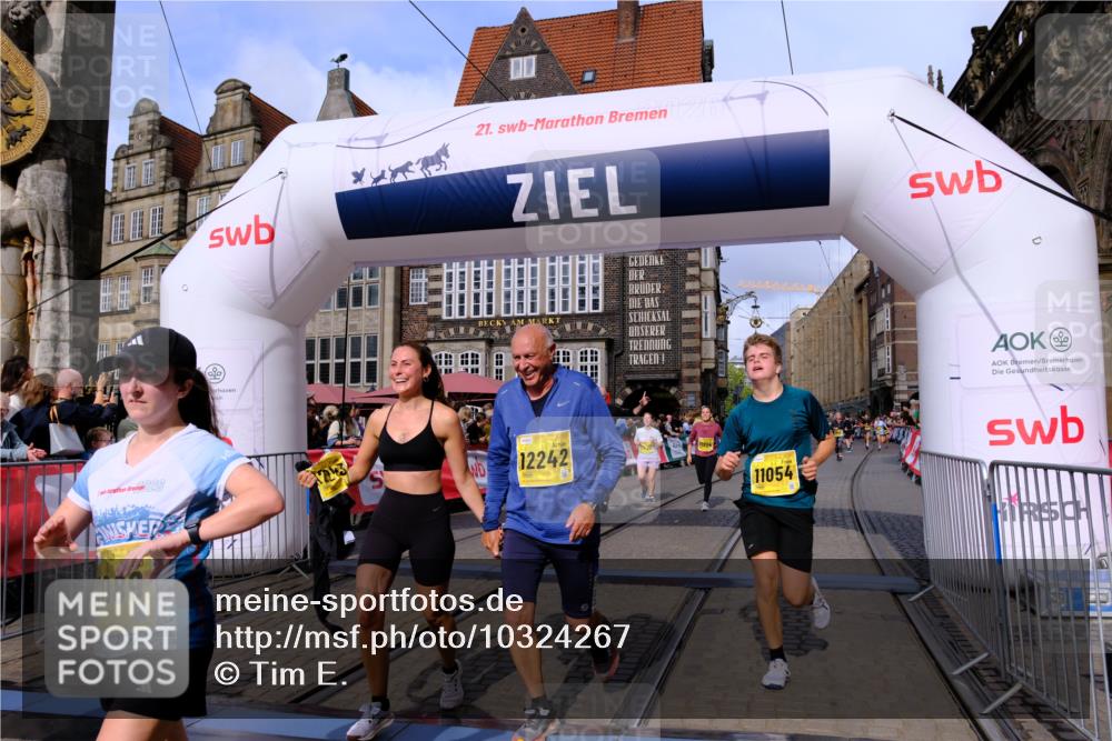 13.09.2026 - 21. swb-Marathon Bremen Tim E. http://msf.ph/oto/10324267 13.09.2026 11:00:07 Ziel 10175, 10236, 10355, 10669, 10691, 10867, 10928, 10929, 11054, 11056, 11089, 11194, 11419, 11427, 11501, 11637, 11803, 11879, 11904, 12138, 12238, 12239, 12242, 12243, 12388, 12480 meine-sportfotos.de