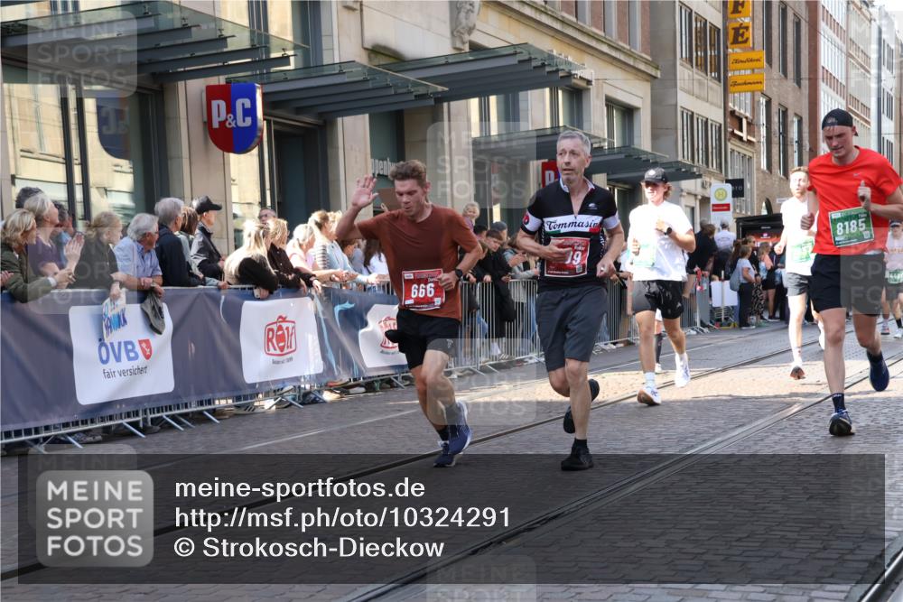 13.09.2026 - 21. swb-Marathon Bremen Strokosch-Dieckow http://msf.ph/oto/10324291 13.09.2026 13:19:23 Ziel 161, 411, 461, 926, 1010, 1232, 1281, 1468, 1535, 1642, 2870, 2906, 3319, 3966, 4101, 4455, 4479, 4480, 4977, 4978, 7037, 7140, 7268, 7655, 7945, 8153, 8185, 8263, 9082, 9359, 9984, 13163, 189, 666, 1599, 2007, 2390, 2423, 2535, 3182, 3508, 4319, 4819, 4857, 5172, 5371, 6008, 6137, 6633, 7647, 7686, 7754, 7945, 9512, 9552, 9638, 9805 meine-sportfotos.de