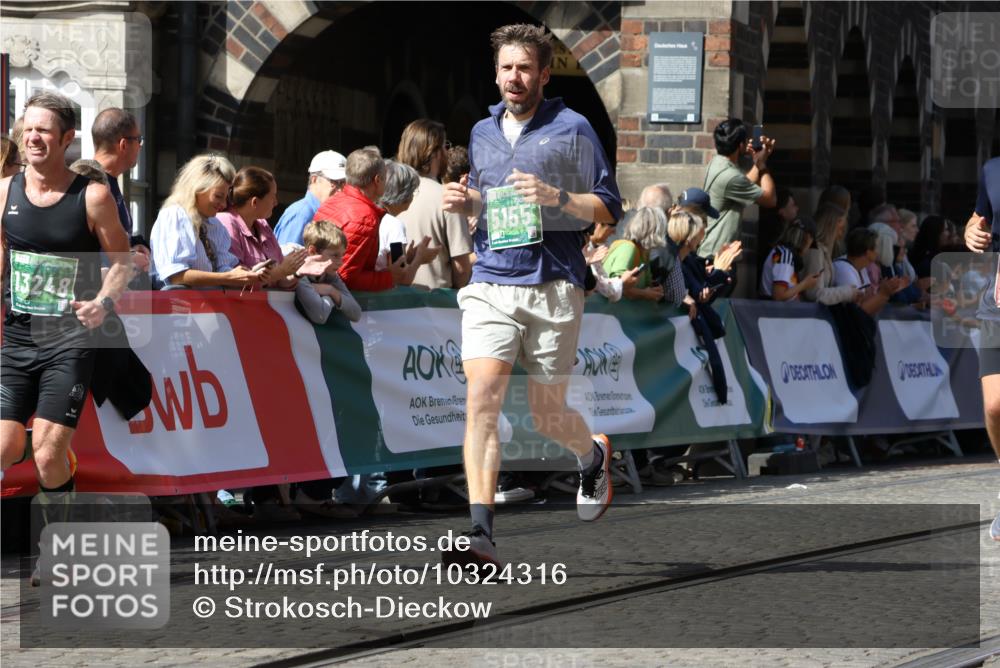 13.09.2026 - 21. swb-Marathon Bremen Strokosch-Dieckow http://msf.ph/oto/10324316 13.09.2026 13:10:46 Ziel 604, 640, 1277, 2605, 3959, 5532, 5620, 6267, 7881, 8033, 8064, 8709, 384, 697, 1385, 2021, 2759, 4023, 4475, 4571, 5079, 5155, 5168, 5314, 5387, 6657, 7115, 7136, 9622, 9659 meine-sportfotos.de