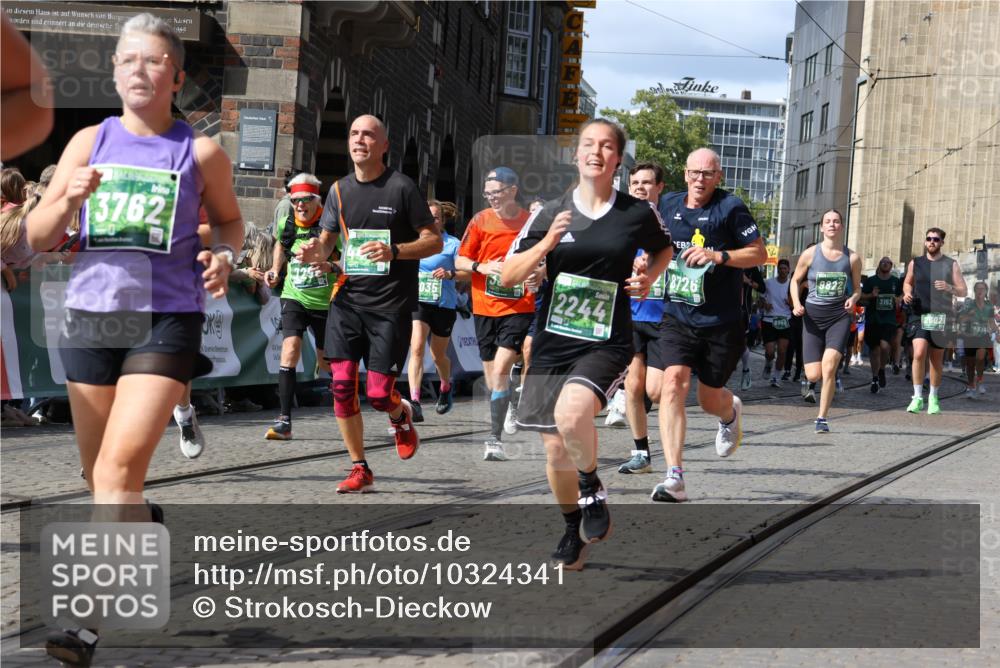 13.09.2026 - 21. swb-Marathon Bremen Strokosch-Dieckow http://msf.ph/oto/10324341 13.09.2026 13:31:15 Ziel 244, 1189, 1479, 1533, 1771, 1841, 1941, 2902, 2985, 3360, 3800, 4251, 4920, 5600, 5681, 5802, 5822, 5900, 6307, 7012, 7198, 7637, 7760, 7798, 8543, 8616, 9290, 9507, 9653, 9767, 9937, 9958, 9962, 9976, 13152, 13215, 922, 1627, 2602, 2707, 3152, 3343, 3392, 3396, 3579, 4258, 4477, 5375, 5504, 5720, 5765, 5979, 6147, 6968, 6971, 7001, 7296, 8035, 8239, 8339, 8342, 8726, 9147, 9155, 9822, 13066 meine-sportfotos.de