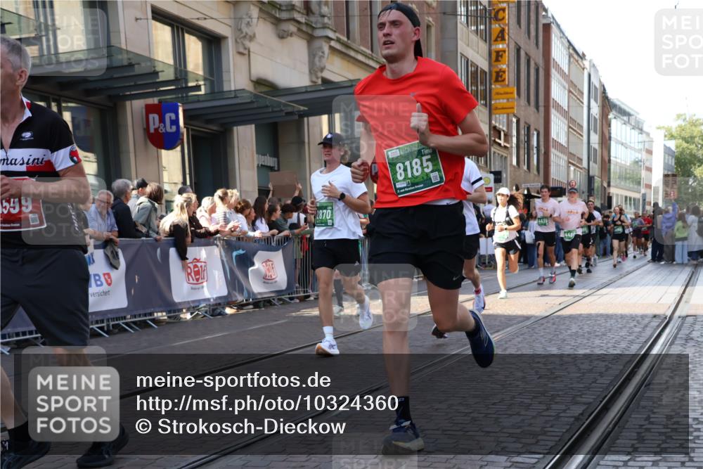13.09.2026 - 21. swb-Marathon Bremen Strokosch-Dieckow http://msf.ph/oto/10324360 13.09.2026 13:19:24 Ziel 161, 411, 461, 926, 1010, 1053, 1232, 1281, 1468, 1535, 1642, 2870, 2906, 3319, 3411, 3966, 4101, 4455, 4479, 4480, 4977, 4978, 7037, 7140, 7268, 7655, 8153, 8185, 8263, 9082, 9359, 9984, 13163, 189, 666, 1599, 2007, 2390, 2423, 2535, 3182, 3508, 4319, 4455, 4819, 4857, 5172, 5371, 6008, 6137, 6633, 7686, 7754, 7945, 8153, 9552, 9638, 9805 meine-sportfotos.de