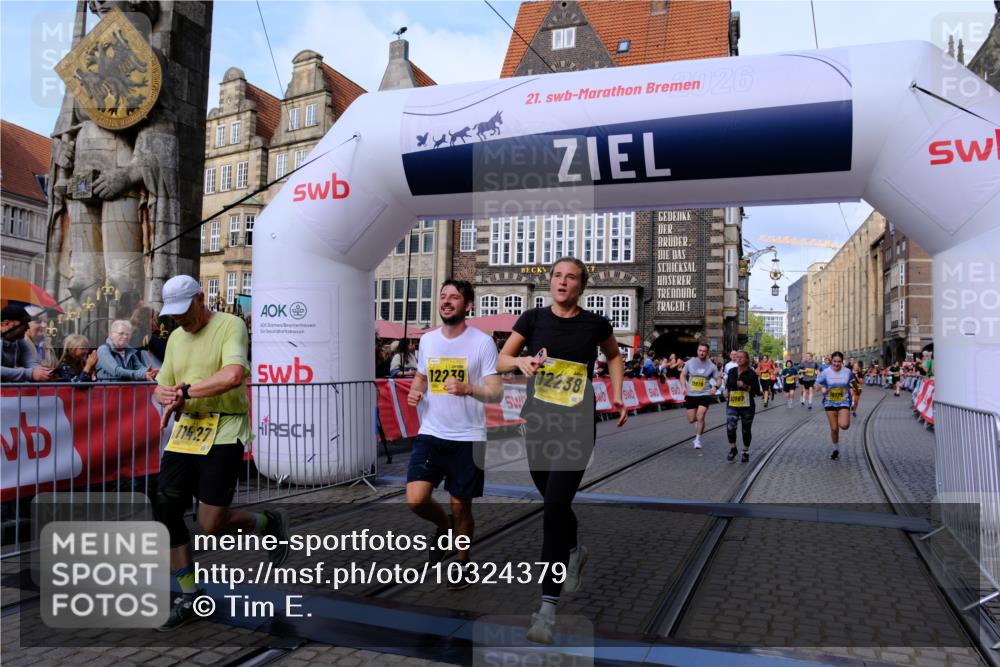 13.09.2026 - 21. swb-Marathon Bremen Tim E. http://msf.ph/oto/10324379 13.09.2026 11:00:12 Ziel 10175, 10236, 10355, 10669, 10691, 10867, 11054, 11056, 11071, 11089, 11158, 11159, 11160, 11194, 11250, 11259, 11427, 11445, 11453, 11528, 11637, 11803, 11879, 11904, 12123, 12138, 12238, 12239, 12242, 12243, 12274, 12388, 12480 meine-sportfotos.de