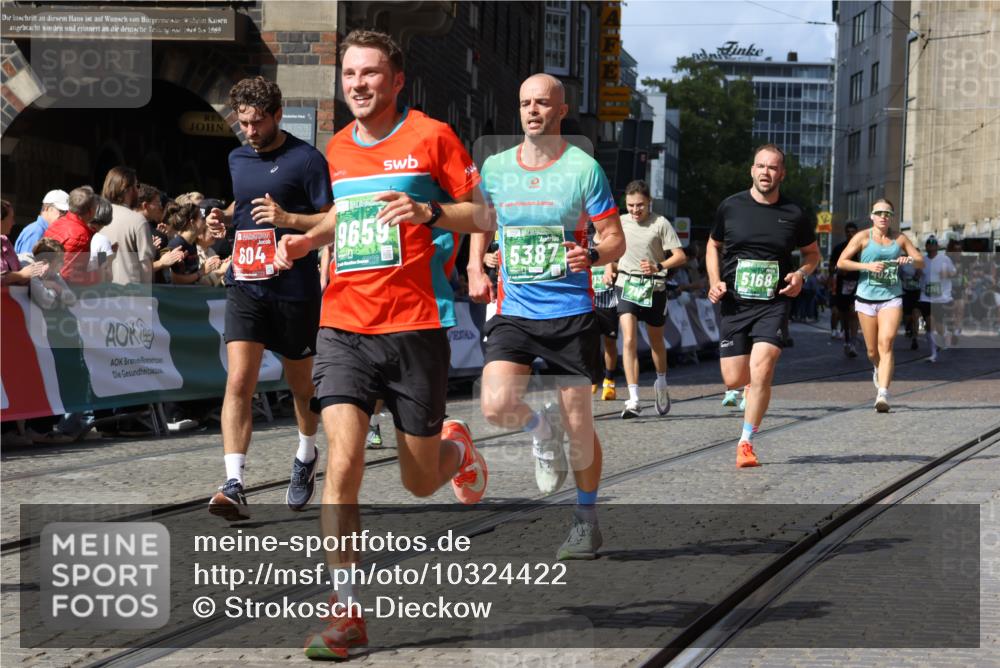 13.09.2026 - 21. swb-Marathon Bremen Strokosch-Dieckow http://msf.ph/oto/10324422 13.09.2026 13:10:47 Ziel 604, 640, 1181, 1277, 2605, 3959, 4727, 5532, 5620, 6267, 7881, 8033, 8064, 8709, 384, 697, 2021, 2759, 4023, 4475, 4571, 5079, 5168, 5314, 6471, 6657, 7115, 7136, 9622 meine-sportfotos.de