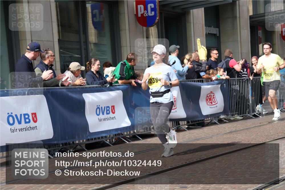 13.09.2026 - 21. swb-Marathon Bremen Strokosch-Dieckow http://msf.ph/oto/10324449 13.09.2026 11:00:18 Ziel 10263, 10272, 10275, 10306, 10369, 10677, 11045, 11126, 11162, 11180, 11343, 11475, 11556, 11687, 11708, 11769, 11797, 11819, 11838, 11959, 12018, 12397, 12430, 10144, 10758, 10801, 10810, 10867, 11016, 11071, 11129, 11158, 11159, 11160, 11250, 11259, 11445, 11453, 11524, 11525, 11528, 11547, 11587, 11588, 11589, 11623, 11879, 11907, 12105, 12106, 12123, 12190, 12274, 12291, 12352, 12394, 12530, 12531 meine-sportfotos.de