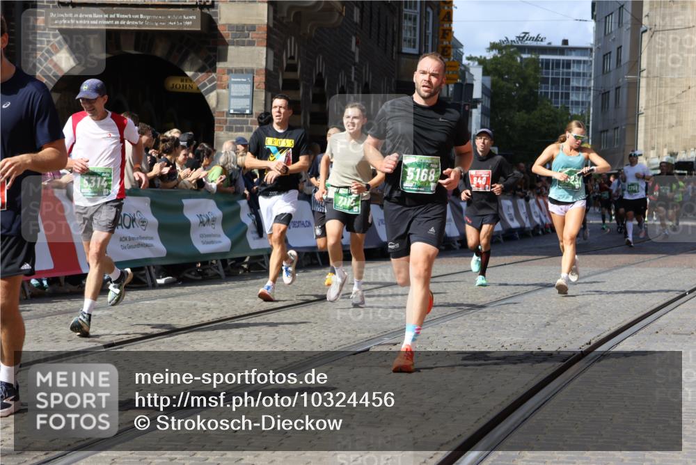 13.09.2026 - 21. swb-Marathon Bremen Strokosch-Dieckow http://msf.ph/oto/10324456 13.09.2026 13:10:49 Ziel 604, 640, 1181, 1277, 1554, 2605, 3959, 4727, 5152, 5532, 5620, 6267, 7881, 8033, 8709, 335, 697, 2021, 2759, 4023, 4475, 4571, 5079, 5314, 6471, 6657, 7136, 8183, 9410, 9622 meine-sportfotos.de