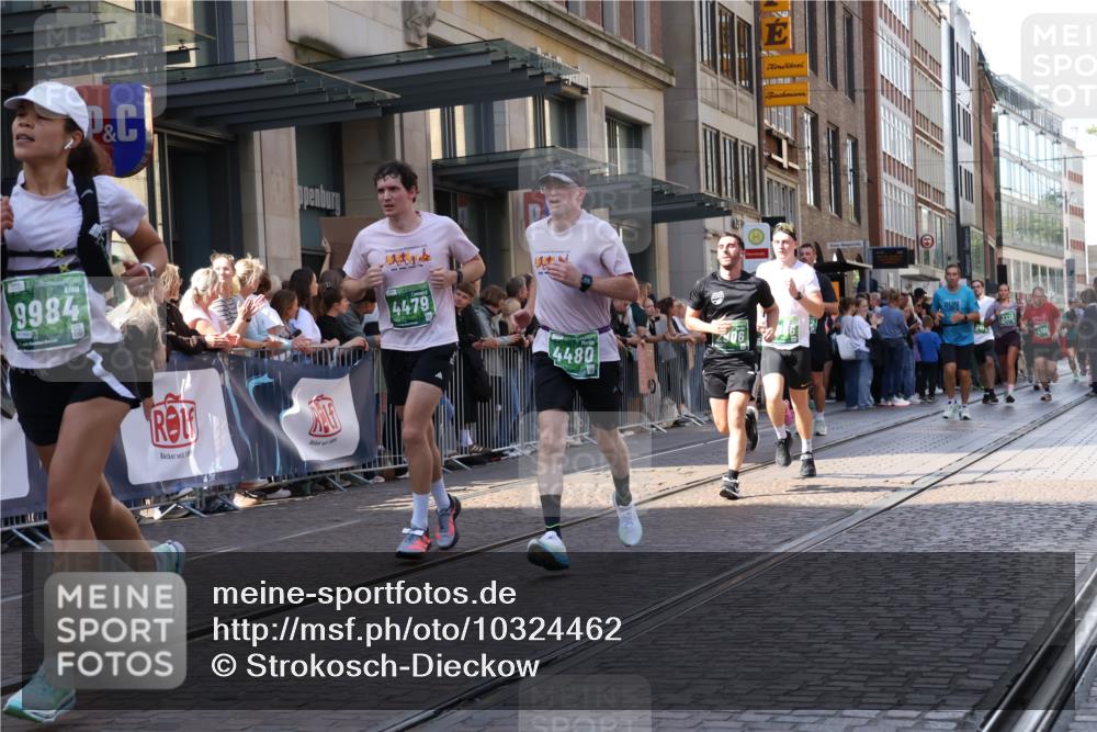 13.09.2026 - 21. swb-Marathon Bremen Strokosch-Dieckow http://msf.ph/oto/10324462 13.09.2026 13:19:27 Ziel 161, 411, 461, 495, 926, 1010, 1053, 1232, 1281, 1468, 1535, 1551, 1642, 1972, 2870, 2906, 3240, 3319, 3411, 3966, 4101, 4479, 4480, 4977, 4978, 7037, 7140, 7404, 7488, 7655, 8185, 8263, 9082, 9359, 9984, 13163, 13192, 189, 666, 1599, 2390, 2423, 2535, 3182, 3508, 4319, 4455, 4819, 5172, 5371, 6008, 6137, 6633, 7268, 7754, 7945, 8153, 9552, 9638, 9805 meine-sportfotos.de