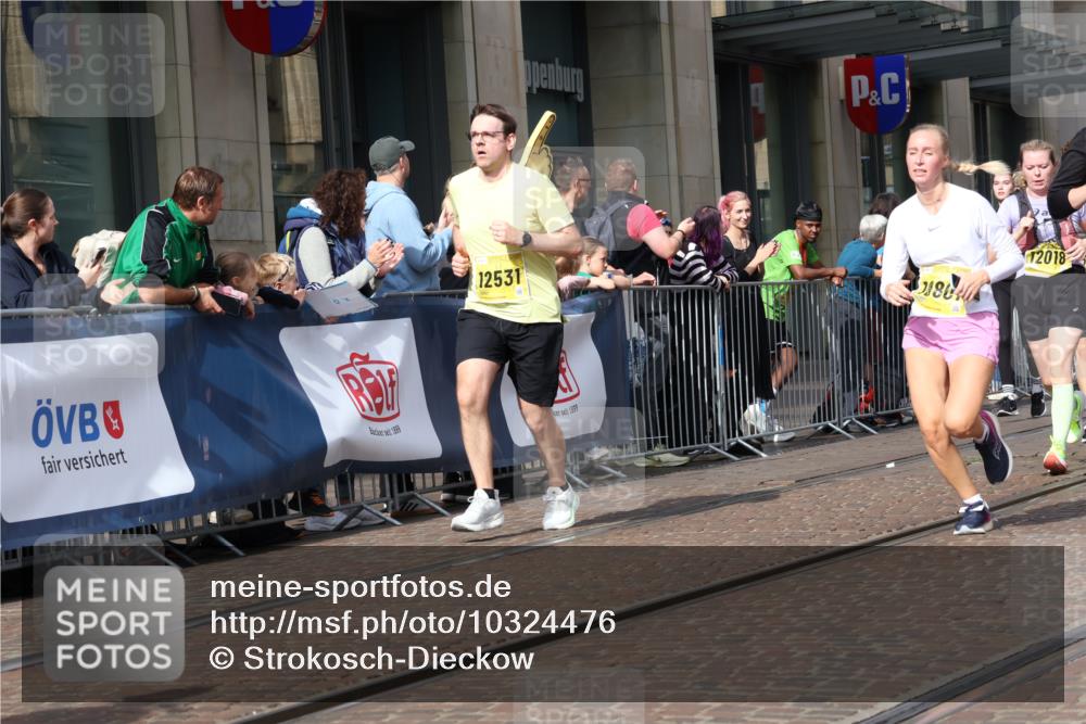 13.09.2026 - 21. swb-Marathon Bremen Strokosch-Dieckow http://msf.ph/oto/10324476 13.09.2026 11:00:19 Ziel 10263, 10272, 10275, 10306, 10369, 10677, 10857, 11045, 11126, 11162, 11180, 11343, 11475, 11556, 11687, 11708, 11769, 11797, 11819, 11838, 11959, 12018, 12397, 12430, 10144, 10677, 10758, 10801, 10810, 11016, 11045, 11071, 11129, 11158, 11159, 11160, 11250, 11259, 11445, 11453, 11524, 11525, 11528, 11547, 11587, 11588, 11589, 11623, 11907, 12105, 12106, 12123, 12190, 12274, 12291, 12352, 12394, 12530, 12531 meine-sportfotos.de