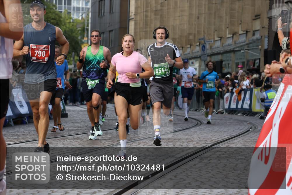 13.09.2026 - 21. swb-Marathon Bremen Strokosch-Dieckow http://msf.ph/oto/10324481 13.09.2026 13:24:54 Ziel 282, 789, 790, 1516, 1582, 2280, 3375, 3524, 3994, 4277, 5328, 5572, 5668, 5669, 5953, 6080, 6626, 7156, 7568, 8310, 8636, 8784, 8881, 9264, 9541, 9573, 9676, 10069, 10071, 10097, 972, 1080, 1166, 1264, 1448, 2322, 3105, 4091, 4113, 4507, 4918, 4973, 6079, 6544, 6943, 7409, 8245, 9073, 9152, 9360, 9493, 13088 meine-sportfotos.de