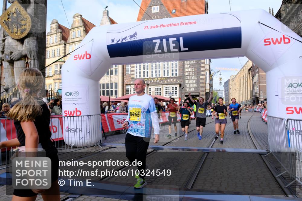 13.09.2026 - 21. swb-Marathon Bremen Tim E. http://msf.ph/oto/10324549 13.09.2026 11:00:18 Ziel 10175, 10691, 10758, 10867, 11054, 11071, 11158, 11159, 11160, 11250, 11259, 11427, 11445, 11453, 11524, 11525, 11528, 11587, 11588, 11589, 11637, 11879, 11904, 11907, 12123, 12238, 12239, 12242, 12243, 12274, 12388 meine-sportfotos.de