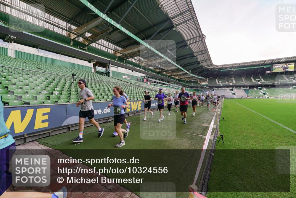 13.09.2026 - 21. swb-Marathon Bremen Michael Burmester http://msf.ph/oto/10324556 13.09.2026 13:27:29 Laufen im Stadion 111, 186, 202, 357, 364, 390, 478, 597, 726, 829, 833, 888, 925, 1077, 1220, 1412, 1473, 1496, 1608, 1700, 1769, 1958, 1961, 1984, 2236, 2273, 2309, 2388, 2404, 2428, 2502, 2507, 2508, 2542, 2558, 2576, 2582, 2592, 2656, 2725, 2748, 2817, 2875, 2876, 2923, 2965, 2970, 3045, 3047, 3050, 3073, 3084, 3184, 3219, 3359, 3433, 3540, 3592, 3629, 3756, 3885, 3907, 3978, 4238, 4457, 4660 meine-sportfotos.de