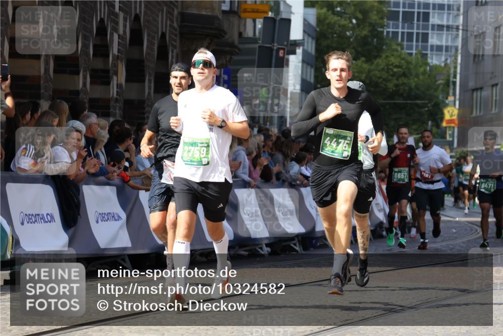 13.09.2026 - 21. swb-Marathon Bremen Strokosch-Dieckow http://msf.ph/oto/10324582 13.09.2026 13:10:53 Ziel 604, 640, 1181, 1277, 1554, 2605, 4727, 5066, 5152, 5620, 5648, 6267, 7881, 8033, 335, 697, 2021, 2759, 3484, 3647, 4475, 4571, 5079, 6471, 6657, 8183, 9410, 9622 meine-sportfotos.de