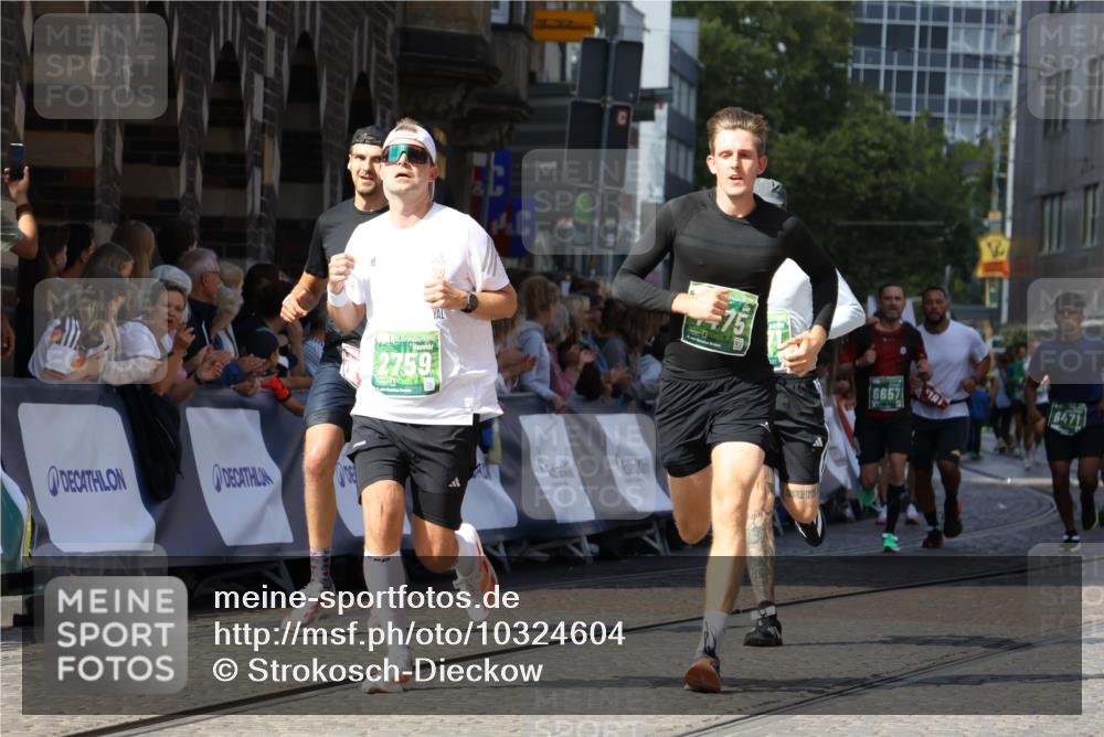 13.09.2026 - 21. swb-Marathon Bremen Strokosch-Dieckow http://msf.ph/oto/10324604 13.09.2026 13:10:54 Ziel 640, 1181, 1277, 1554, 2347, 2605, 4727, 5066, 5152, 5620, 5648, 6267, 7881, 8033, 335, 697, 2021, 2759, 3484, 3647, 4429, 4475, 4571, 5079, 6471, 6657, 8183, 9410, 9622 meine-sportfotos.de