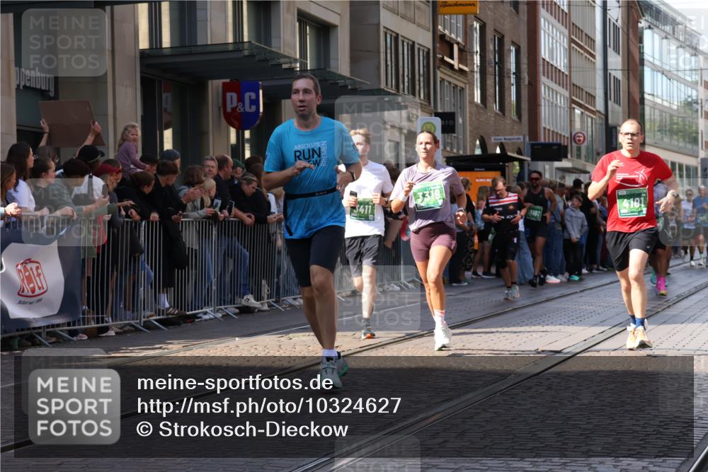 13.09.2026 - 21. swb-Marathon Bremen Strokosch-Dieckow http://msf.ph/oto/10324627 13.09.2026 13:19:32 Ziel 161, 411, 431, 461, 495, 511, 1010, 1053, 1252, 1281, 1468, 1535, 1551, 1642, 1972, 2870, 2906, 3240, 3319, 3411, 3966, 4101, 4479, 4480, 5813, 5837, 7037, 7404, 7488, 7655, 8185, 8263, 9082, 9359, 9984, 13192, 189, 666, 926, 1232, 1535, 1599, 2423, 2535, 3182, 3508, 4319, 4455, 4977, 4978, 5172, 5371, 6008, 6633, 7140, 7268, 7754, 7945, 8153, 9552, 9638, 9805, 13163 meine-sportfotos.de