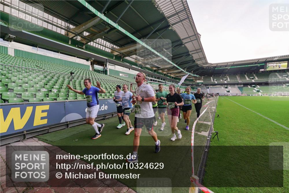 13.09.2026 - 21. swb-Marathon Bremen Michael Burmester http://msf.ph/oto/10324629 13.09.2026 13:27:35 Laufen im Stadion 111, 186, 202, 357, 364, 390, 478, 597, 726, 829, 833, 888, 925, 1077, 1220, 1412, 1473, 1496, 1608, 1700, 1769, 1958, 1961, 1984, 2236, 2273, 2309, 2388, 2404, 2428, 2502, 2507, 2508, 2542, 2558, 2576, 2582, 2592, 2725, 2748, 2817, 2875, 2876, 2923, 2965, 3045, 3047, 3050, 3073, 3084, 3184, 3219, 3359, 3540, 3589, 3592, 3629, 3756, 3826, 3885, 3907, 3978, 4238, 4457, 4660 meine-sportfotos.de