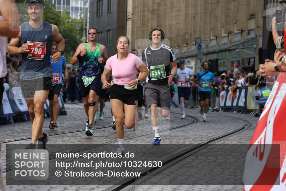 13.09.2026 - 21. swb-Marathon Bremen Strokosch-Dieckow http://msf.ph/oto/10324630 13.09.2026 13:24:54 Ziel 282, 789, 790, 1516, 1582, 2280, 3375, 3524, 3994, 4277, 5328, 5572, 5668, 5669, 5953, 6080, 6626, 7156, 7568, 8310, 8636, 8784, 8881, 9264, 9541, 9573, 9676, 10069, 10071, 10097, 972, 1080, 1166, 1264, 1448, 2322, 3105, 4091, 4113, 4507, 4918, 4973, 6079, 6544, 6943, 7409, 8245, 9073, 9152, 9360, 9493, 13088 meine-sportfotos.de