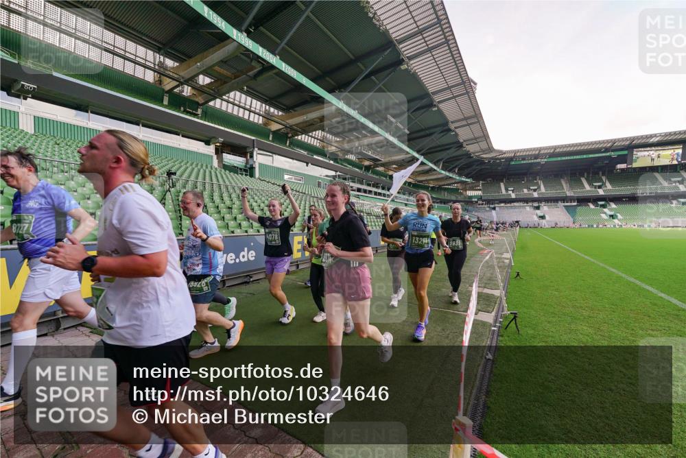 13.09.2026 - 21. swb-Marathon Bremen Michael Burmester http://msf.ph/oto/10324646 13.09.2026 13:27:36 Laufen im Stadion 111, 186, 202, 357, 364, 390, 478, 597, 726, 829, 833, 888, 925, 1077, 1220, 1412, 1473, 1496, 1608, 1700, 1769, 1958, 1961, 1984, 2236, 2273, 2309, 2388, 2404, 2428, 2502, 2507, 2508, 2542, 2558, 2576, 2582, 2592, 2725, 2748, 2817, 2875, 2876, 2923, 2965, 3045, 3047, 3050, 3073, 3084, 3184, 3219, 3359, 3540, 3589, 3592, 3629, 3756, 3826, 3885, 3907, 3978, 4238, 4457, 4660 meine-sportfotos.de