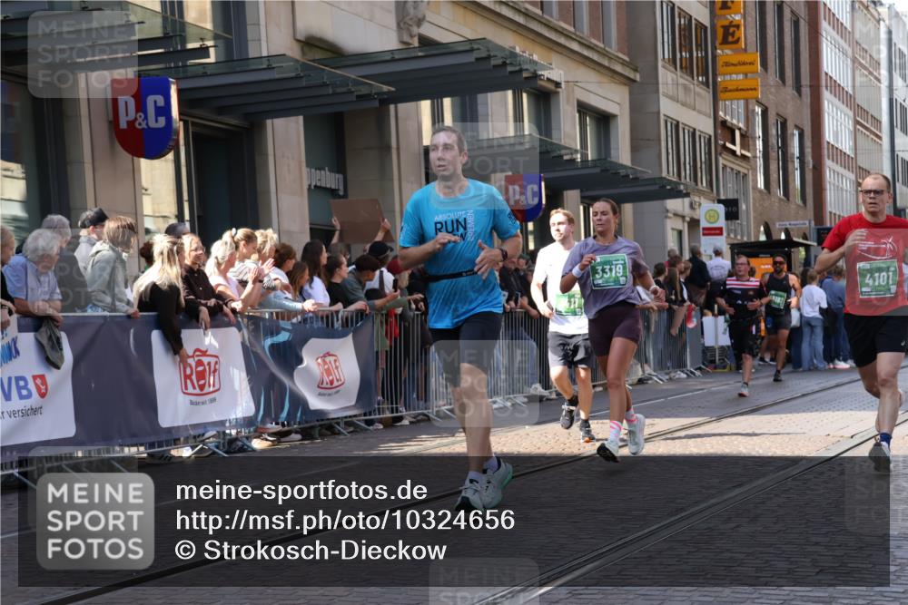 13.09.2026 - 21. swb-Marathon Bremen Strokosch-Dieckow http://msf.ph/oto/10324656 13.09.2026 13:19:33 Ziel 161, 411, 431, 461, 495, 511, 1010, 1053, 1252, 1281, 1468, 1551, 1642, 1972, 2870, 2906, 3240, 3319, 3411, 3966, 4101, 4479, 4480, 5813, 5837, 7037, 7404, 7488, 7655, 8185, 8263, 9082, 9359, 9984, 13192, 189, 666, 926, 1232, 1535, 1599, 2423, 2535, 3182, 3508, 4319, 4455, 4977, 4978, 5371, 6008, 6633, 7140, 7268, 7754, 7945, 8153, 9552, 9638, 9805, 13163 meine-sportfotos.de