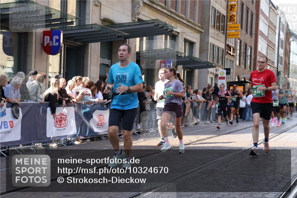 13.09.2026 - 21. swb-Marathon Bremen Strokosch-Dieckow http://msf.ph/oto/10324670 13.09.2026 13:19:33 Ziel 161, 411, 431, 461, 495, 511, 1010, 1053, 1252, 1281, 1468, 1551, 1642, 1972, 2870, 2906, 3240, 3319, 3411, 3966, 4101, 4479, 4480, 5813, 5837, 7037, 7404, 7488, 7655, 8185, 8263, 9082, 9359, 9984, 13192, 189, 666, 926, 1232, 1535, 1599, 2423, 2535, 3182, 3508, 4319, 4455, 4977, 4978, 5371, 6008, 6633, 7140, 7268, 7754, 7945, 8153, 9552, 9638, 9805, 13163 meine-sportfotos.de