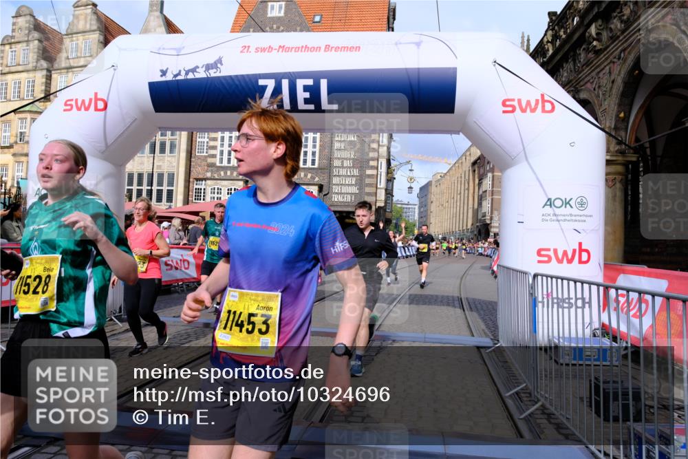 13.09.2026 - 21. swb-Marathon Bremen Tim E. http://msf.ph/oto/10324696 13.09.2026 11:00:21 Ziel 10175, 10691, 10758, 10867, 11071, 11158, 11159, 11160, 11250, 11259, 11427, 11445, 11453, 11524, 11525, 11528, 11587, 11588, 11589, 11637, 11879, 11904, 11907, 12123, 12238, 12239, 12274, 12352, 12388 meine-sportfotos.de