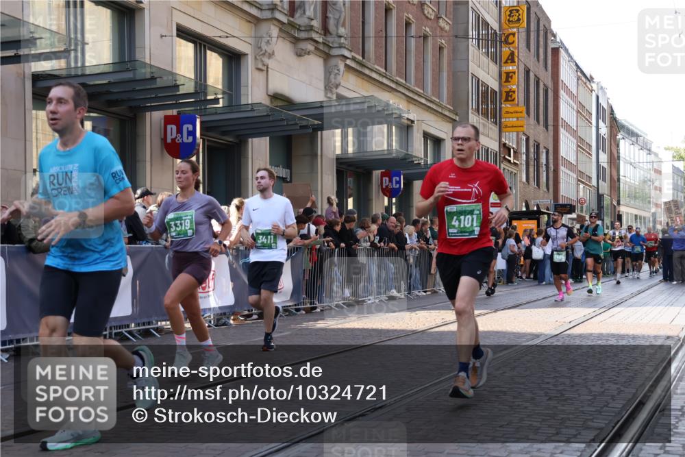 13.09.2026 - 21. swb-Marathon Bremen Strokosch-Dieckow http://msf.ph/oto/10324721 13.09.2026 13:19:35 Ziel 161, 205, 411, 431, 461, 495, 511, 1010, 1053, 1252, 1281, 1390, 1468, 1551, 1642, 1972, 2343, 2807, 2870, 2906, 3240, 3319, 3411, 3966, 4101, 4287, 4479, 4480, 5340, 5389, 5813, 5837, 6663, 7037, 7404, 7488, 7655, 8263, 9082, 9359, 9984, 13192, 926, 1232, 1535, 1599, 2423, 2535, 3182, 3508, 4319, 4455, 4977, 4978, 5371, 6008, 6633, 7037, 7140, 7268, 7754, 7945, 8153, 8185, 9552, 9638, 9805, 13163 meine-sportfotos.de