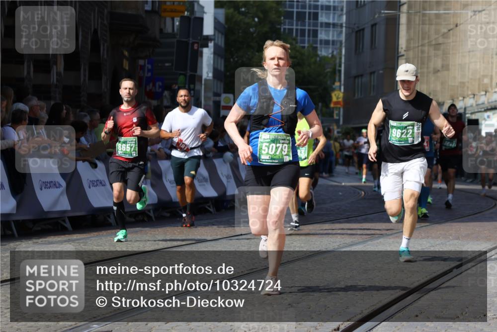 13.09.2026 - 21. swb-Marathon Bremen Strokosch-Dieckow http://msf.ph/oto/10324724 13.09.2026 13:10:57 Ziel 640, 1181, 1498, 1554, 2347, 2605, 4727, 5066, 5152, 5620, 5648, 6267, 7881, 13248, 335, 697, 2021, 3440, 3448, 3484, 3647, 4429, 5079, 6471, 6657, 8183, 9410, 9622, 9762 meine-sportfotos.de
