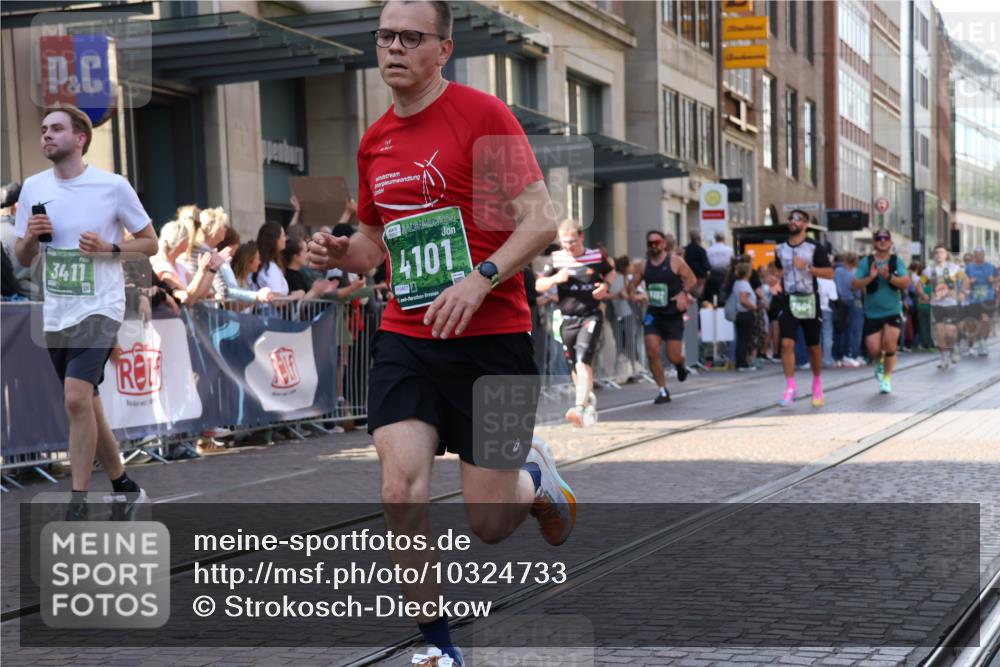 13.09.2026 - 21. swb-Marathon Bremen Strokosch-Dieckow http://msf.ph/oto/10324733 13.09.2026 13:19:35 Ziel 161, 205, 411, 431, 461, 495, 511, 1010, 1053, 1252, 1281, 1390, 1468, 1551, 1642, 1972, 2343, 2807, 2870, 2906, 3240, 3319, 3411, 3966, 4101, 4287, 4479, 4480, 5340, 5389, 5813, 5837, 6663, 7037, 7404, 7488, 7655, 8263, 9082, 9359, 9984, 13192, 926, 1232, 1535, 1599, 2423, 2535, 3182, 3508, 4319, 4455, 4977, 4978, 5371, 6008, 6633, 7037, 7140, 7268, 7754, 7945, 8153, 8185, 9552, 9638, 9805, 13163 meine-sportfotos.de