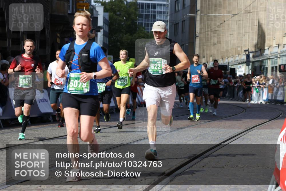 13.09.2026 - 21. swb-Marathon Bremen Strokosch-Dieckow http://msf.ph/oto/10324763 13.09.2026 13:10:58 Ziel 640, 1181, 1385, 1498, 1554, 2347, 2605, 4727, 5066, 5152, 5155, 5387, 5620, 5648, 6267, 7881, 9659, 13248, 335, 697, 3440, 3448, 3484, 3647, 4429, 5079, 6471, 6657, 8183, 8474, 9410, 9762 meine-sportfotos.de