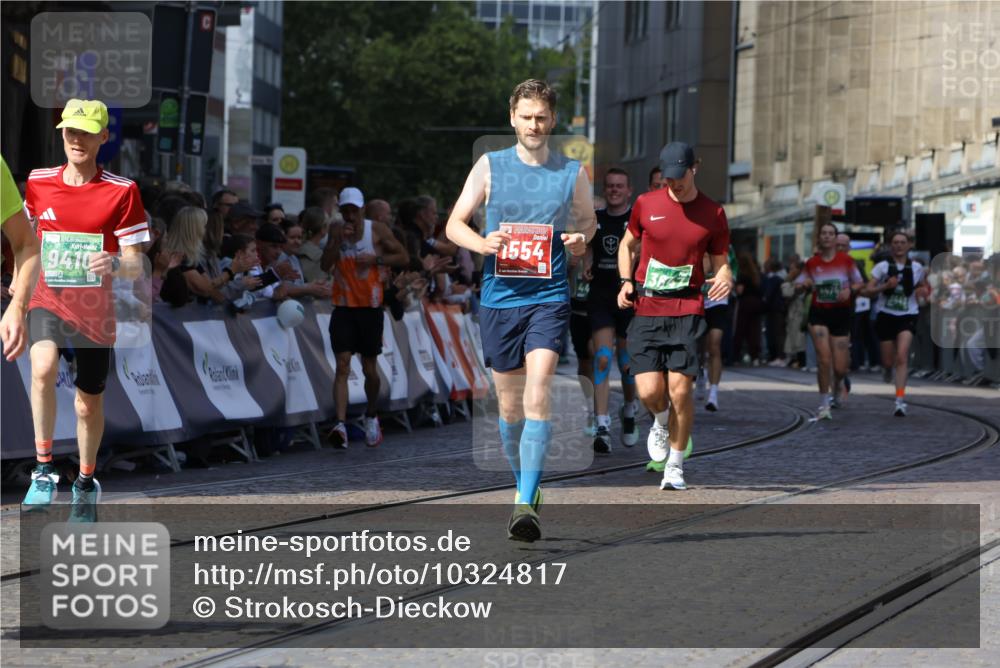 13.09.2026 - 21. swb-Marathon Bremen Strokosch-Dieckow http://msf.ph/oto/10324817 13.09.2026 13:11:00 Ziel 384, 1181, 1385, 1498, 1554, 2347, 2605, 4727, 5066, 5152, 5155, 5168, 5387, 5620, 5648, 6267, 7115, 7881, 9659, 13248, 335, 697, 1349, 2087, 3440, 3448, 3484, 3647, 4429, 6471, 8183, 8474, 9410, 9618, 9762 meine-sportfotos.de
