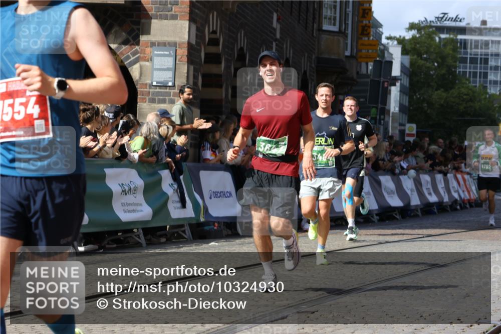 13.09.2026 - 21. swb-Marathon Bremen Strokosch-Dieckow http://msf.ph/oto/10324930 13.09.2026 13:11:05 Ziel 384, 1181, 1385, 1498, 1554, 2347, 4023, 4727, 5066, 5152, 5155, 5168, 5314, 5387, 5648, 7115, 7136, 9659, 13248, 1349, 2087, 3440, 3448, 3484, 3647, 4429, 6274, 8474, 9618, 9762 meine-sportfotos.de