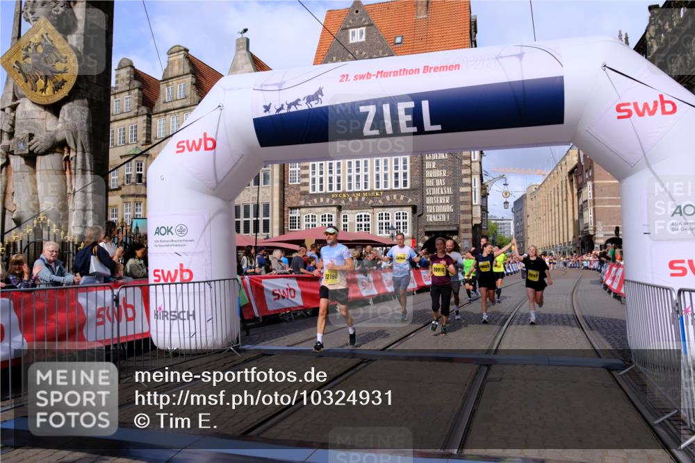 13.09.2026 - 21. swb-Marathon Bremen Tim E. http://msf.ph/oto/10324931 13.09.2026 11:00:33 Ziel 10144, 10677, 10758, 10801, 10810, 11016, 11045, 11129, 11524, 11525, 11547, 11587, 11588, 11589, 11623, 11907, 12105, 12106, 12190, 12291, 12352, 12394, 12530, 12531 meine-sportfotos.de