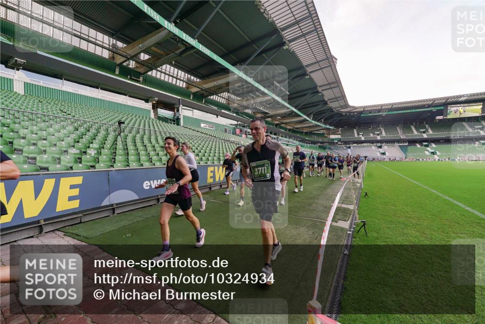 13.09.2026 - 21. swb-Marathon Bremen Michael Burmester http://msf.ph/oto/10324934 13.09.2026 13:28:09 Laufen im Stadion 111, 186, 220, 357, 364, 478, 597, 726, 829, 888, 925, 1079, 1220, 1298, 1325, 1412, 1496, 1608, 1700, 1741, 1769, 1777, 1958, 1961, 1984, 2236, 2309, 2365, 2388, 2404, 2472, 2502, 2507, 2542, 2574, 2582, 2593, 2725, 2743, 2748, 2868, 2875, 2876, 2923, 2991, 3045, 3050, 3061, 3073, 3154, 3184, 3219, 3540, 3589, 3592, 3595, 3678, 3694, 3756, 3798, 3826, 3853, 3885, 3907, 3978, 3987, 4108, 4238, 4457, 4660 meine-sportfotos.de