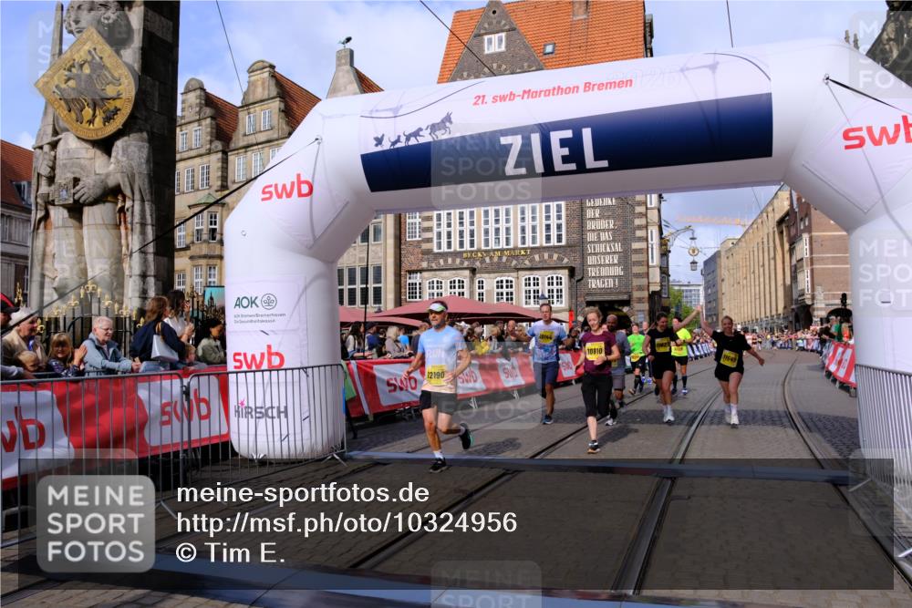 13.09.2026 - 21. swb-Marathon Bremen Tim E. http://msf.ph/oto/10324956 13.09.2026 11:00:33 Ziel 10144, 10677, 10758, 10801, 10810, 11016, 11045, 11129, 11524, 11525, 11547, 11587, 11588, 11589, 11623, 11907, 12105, 12106, 12190, 12291, 12352, 12394, 12530, 12531 meine-sportfotos.de