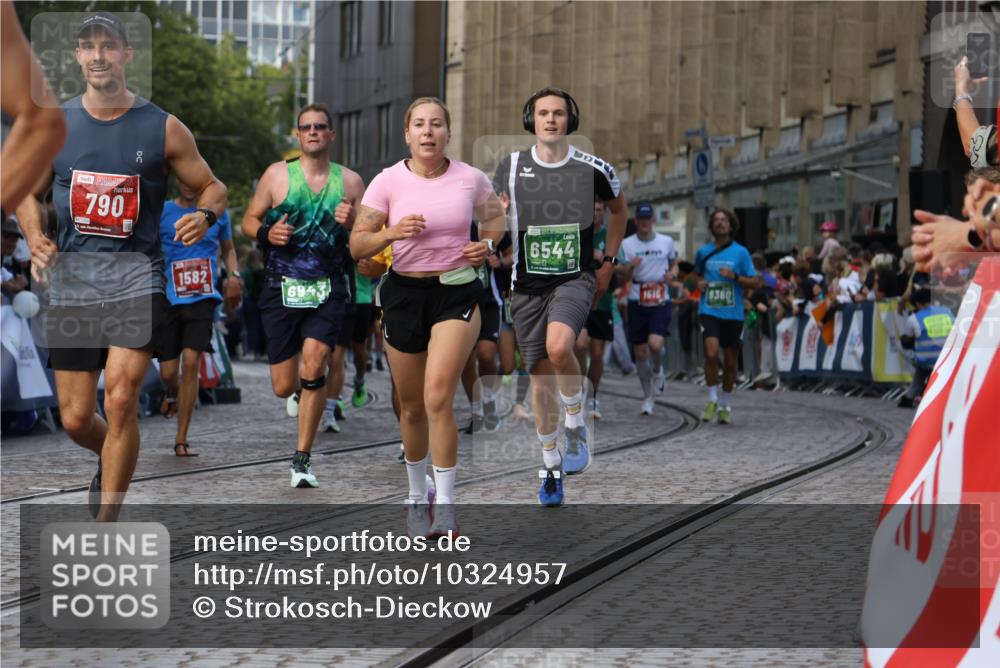 13.09.2026 - 21. swb-Marathon Bremen Strokosch-Dieckow http://msf.ph/oto/10324957 13.09.2026 13:24:55 Ziel 282, 789, 790, 1516, 1582, 2280, 3375, 3524, 3994, 4277, 5328, 5572, 5668, 5669, 5953, 6080, 6626, 7568, 8310, 8636, 8784, 8881, 9264, 9541, 9573, 9676, 10069, 10071, 10097, 1080, 1166, 1264, 1436, 1448, 2322, 3105, 4091, 4113, 4507, 4918, 6079, 6544, 6943, 7409, 8245, 9073, 9152, 9360, 9493, 13088 meine-sportfotos.de