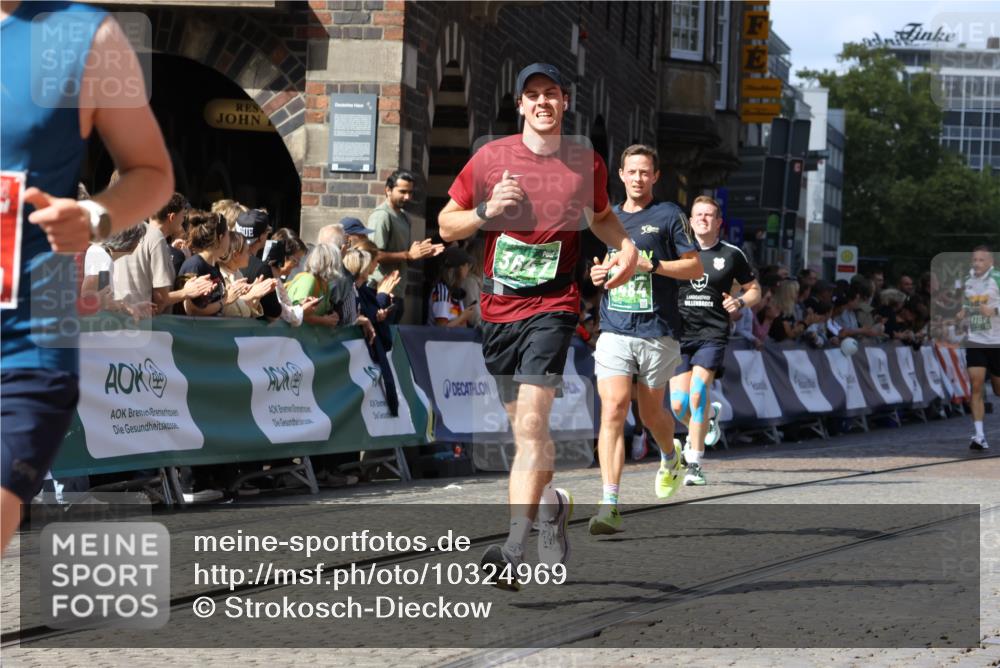 13.09.2026 - 21. swb-Marathon Bremen Strokosch-Dieckow http://msf.ph/oto/10324969 13.09.2026 13:11:05 Ziel 384, 1181, 1385, 1498, 1554, 2347, 4023, 4727, 5066, 5152, 5155, 5168, 5314, 5387, 5648, 7115, 7136, 9659, 13248, 1349, 2087, 3440, 3448, 3484, 3647, 4429, 6274, 8474, 9618, 9762 meine-sportfotos.de