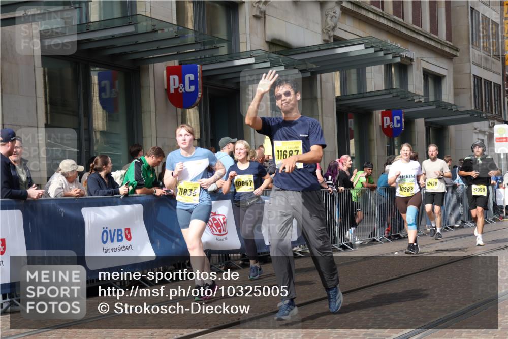 13.09.2026 - 21. swb-Marathon Bremen Strokosch-Dieckow http://msf.ph/oto/10325005 13.09.2026 11:00:32 Ziel 10093, 10263, 10306, 10367, 10368, 10428, 10753, 10857, 11055, 11162, 11180, 11247, 11343, 11359, 11475, 11540, 11556, 11687, 11708, 11728, 11797, 11804, 11819, 11838, 11959, 12006, 12085, 12116, 12397, 12428, 12430, 10144, 10272, 10275, 10369, 10677, 10801, 10810, 11016, 11045, 11126, 11129, 11180, 11547, 11623, 11708, 11769, 12018, 12105, 12106, 12190, 12291, 12352, 12394, 12530, 12531 meine-sportfotos.de