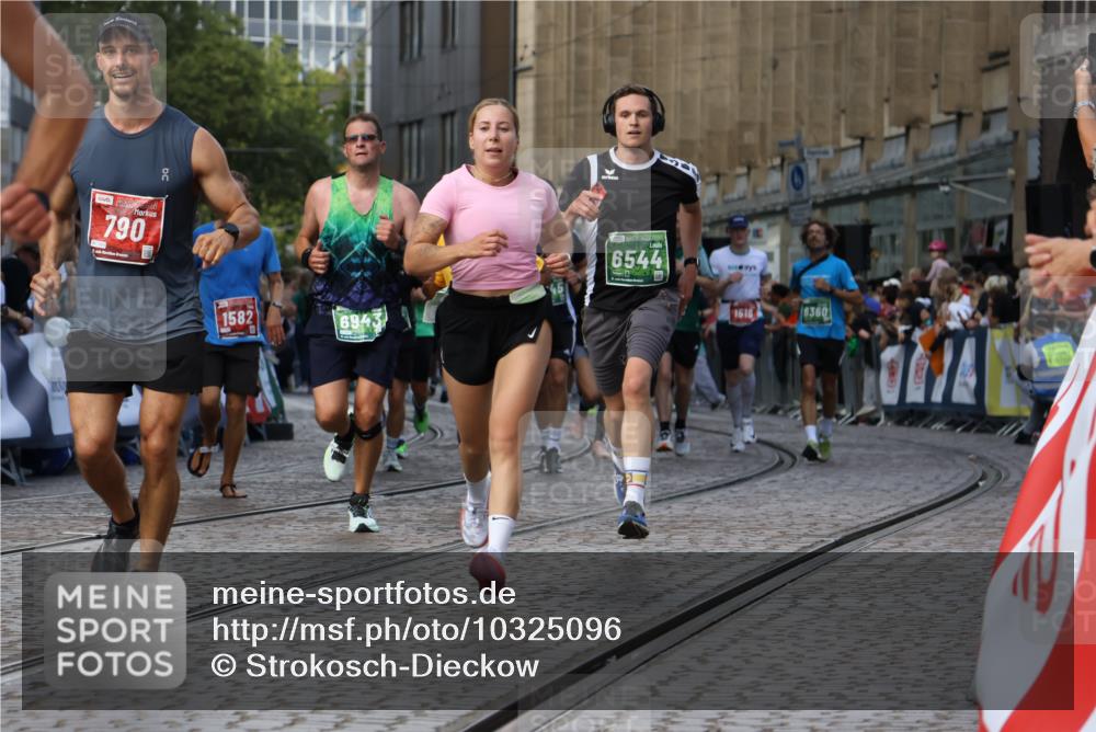 13.09.2026 - 21. swb-Marathon Bremen Strokosch-Dieckow http://msf.ph/oto/10325096 13.09.2026 13:24:55 Ziel 282, 789, 790, 1516, 1582, 2280, 3375, 3524, 3994, 4277, 5328, 5572, 5668, 5669, 5953, 6080, 6626, 7568, 8310, 8636, 8784, 8881, 9264, 9541, 9573, 9676, 10069, 10071, 10097, 1080, 1166, 1264, 1436, 1448, 2322, 3105, 4091, 4113, 4507, 4918, 6079, 6544, 6943, 7409, 8245, 9073, 9152, 9360, 9493, 13088 meine-sportfotos.de