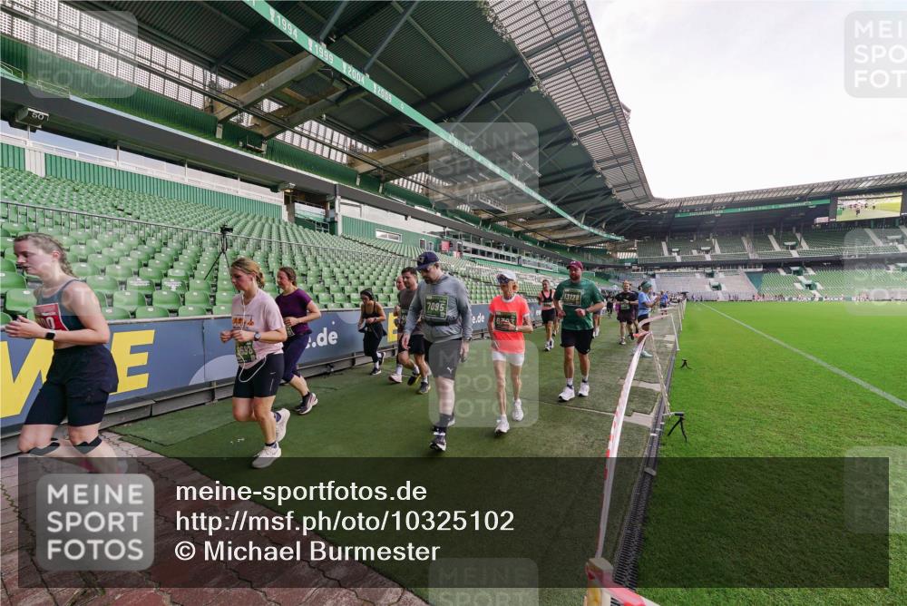 13.09.2026 - 21. swb-Marathon Bremen Michael Burmester http://msf.ph/oto/10325102 13.09.2026 13:28:28 Laufen im Stadion 111, 186, 220, 357, 422, 476, 478, 597, 685, 726, 729, 829, 888, 925, 986, 1079, 1220, 1298, 1325, 1384, 1412, 1496, 1608, 1615, 1741, 1769, 1777, 1958, 1961, 1984, 2236, 2326, 2365, 2472, 2502, 2507, 2574, 2593, 2725, 2743, 2748, 2862, 2868, 2875, 2876, 2923, 2924, 2991, 3020, 3045, 3061, 3073, 3154, 3184, 3219, 3238, 3274, 3321, 3361, 3589, 3592, 3594, 3595, 3678, 3694, 3755, 3756, 3798, 3826, 3853, 3885, 3907, 3953, 3965, 3971, 3978, 3987, 4108, 4238, 4457, 4660 meine-sportfotos.de