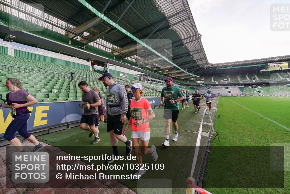 13.09.2026 - 21. swb-Marathon Bremen Michael Burmester http://msf.ph/oto/10325109 13.09.2026 13:28:29 Laufen im Stadion 111, 186, 220, 357, 422, 476, 478, 597, 685, 726, 729, 754, 829, 888, 925, 986, 1079, 1220, 1298, 1325, 1384, 1412, 1496, 1608, 1615, 1741, 1769, 1777, 1958, 1961, 1984, 2236, 2326, 2365, 2472, 2502, 2507, 2574, 2593, 2725, 2743, 2748, 2862, 2868, 2875, 2876, 2923, 2924, 2991, 3020, 3045, 3061, 3073, 3154, 3184, 3219, 3238, 3274, 3321, 3361, 3589, 3592, 3594, 3595, 3678, 3694, 3755, 3756, 3798, 3826, 3853, 3885, 3907, 3953, 3965, 3971, 3978, 3987, 4108, 4238, 4457, 4660 meine-sportfotos.de