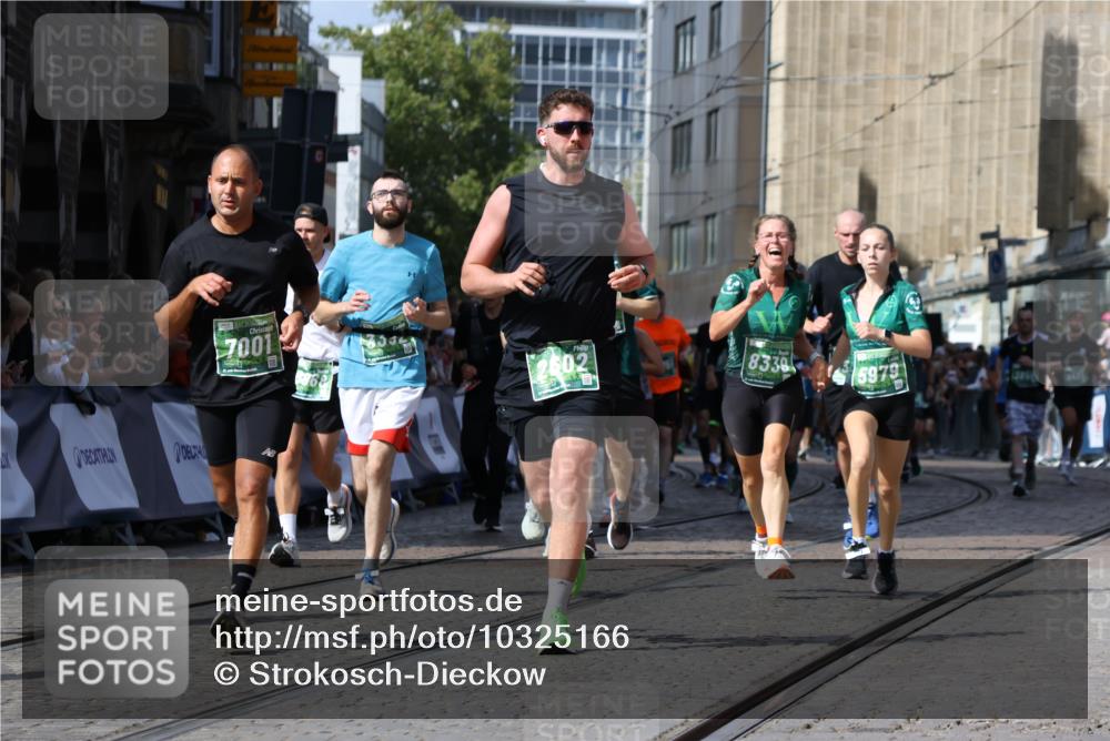 13.09.2026 - 21. swb-Marathon Bremen Strokosch-Dieckow http://msf.ph/oto/10325166 13.09.2026 13:31:20 Ziel 244, 1189, 1479, 2513, 2802, 2902, 3360, 3800, 4251, 4647, 5600, 5846, 5900, 6307, 6419, 6732, 7198, 7359, 7637, 7760, 7798, 7882, 8382, 8543, 8616, 9274, 9290, 9507, 9767, 9937, 9958, 9962, 9969, 9976, 9977, 13152, 13215, 922, 1600, 1627, 2602, 2707, 3152, 3343, 3392, 3579, 3859, 4258, 4273, 4692, 4889, 5375, 5504, 5979, 6039, 6147, 6581, 6968, 6971, 7001, 7032, 8042, 8205, 8239, 8339, 8364, 8495, 8522, 9155, 9293, 9903 meine-sportfotos.de