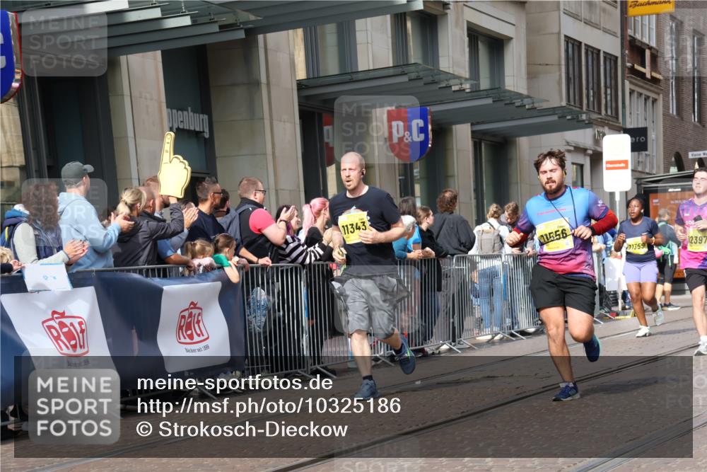 13.09.2026 - 21. swb-Marathon Bremen Strokosch-Dieckow http://msf.ph/oto/10325186 13.09.2026 11:00:37 Ziel 10093, 10367, 10368, 10428, 10639, 10753, 10857, 11049, 11055, 11116, 11247, 11343, 11359, 11475, 11540, 11556, 11728, 11797, 11804, 11819, 11850, 11959, 12006, 12085, 12116, 12397, 12428, 10144, 10263, 10272, 10275, 10306, 10369, 10677, 10801, 10810, 11045, 11126, 11129, 11162, 11180, 11547, 11556, 11623, 11687, 11708, 11769, 11838, 12018, 12105, 12106, 12190, 12291, 12394, 12430, 12530, 12531 meine-sportfotos.de
