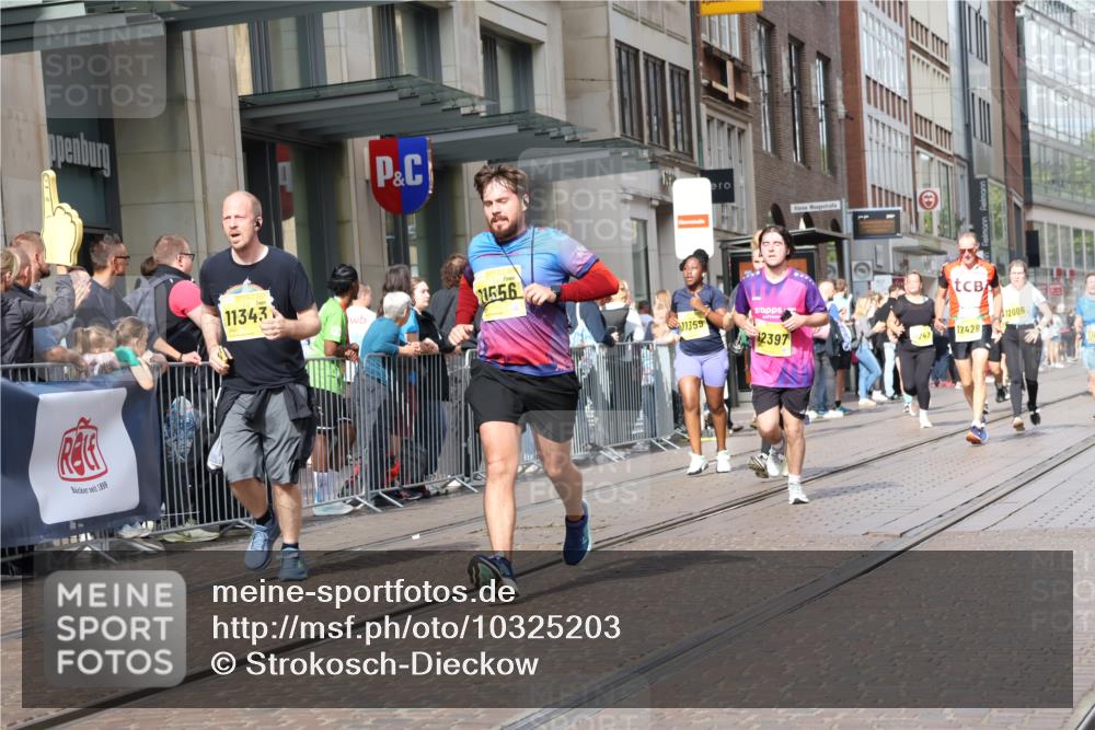 13.09.2026 - 21. swb-Marathon Bremen Strokosch-Dieckow http://msf.ph/oto/10325203 13.09.2026 11:00:38 Ziel 10093, 10367, 10368, 10428, 10639, 10753, 10857, 10964, 10965, 11049, 11055, 11116, 11247, 11343, 11359, 11428, 11475, 11540, 11728, 11797, 11804, 11819, 11850, 11959, 12006, 12085, 12116, 12241, 12397, 12428, 10144, 10263, 10272, 10275, 10306, 10369, 10677, 10801, 10810, 11045, 11126, 11129, 11162, 11180, 11547, 11556, 11623, 11687, 11708, 11769, 11838, 12018, 12105, 12106, 12291, 12394, 12430, 12530, 12531 meine-sportfotos.de