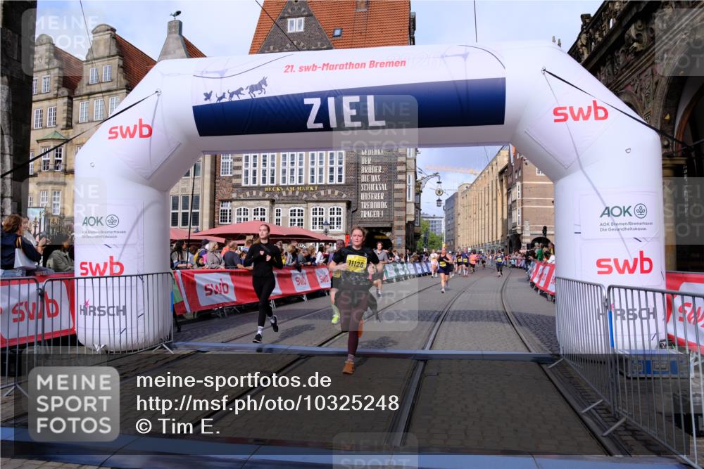 13.09.2026 - 21. swb-Marathon Bremen Tim E. http://msf.ph/oto/10325248 13.09.2026 11:00:44 Ziel 10144, 10272, 10275, 10369, 10677, 10801, 10810, 11045, 11126, 11129, 11547, 11623, 11769, 12018, 12105, 12106, 12190, 12291, 12394, 12530, 12531 meine-sportfotos.de