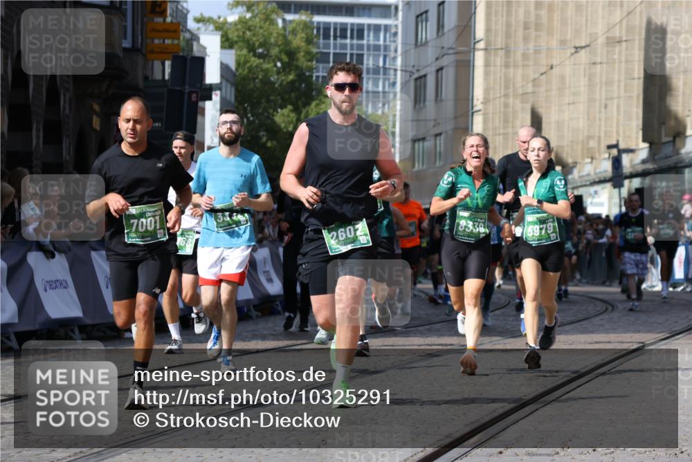 13.09.2026 - 21. swb-Marathon Bremen Strokosch-Dieckow http://msf.ph/oto/10325291 13.09.2026 13:31:20 Ziel 244, 1189, 1479, 2513, 2802, 2902, 3360, 3800, 4251, 4647, 5600, 5846, 5900, 6307, 6419, 6732, 7198, 7359, 7637, 7760, 7798, 7882, 8382, 8543, 8616, 9274, 9290, 9507, 9767, 9937, 9958, 9962, 9969, 9976, 9977, 13152, 13215, 922, 1600, 1627, 2602, 2707, 3152, 3343, 3392, 3579, 3859, 4258, 4273, 4692, 4889, 5375, 5504, 5979, 6039, 6147, 6581, 6968, 6971, 7001, 7032, 8042, 8205, 8239, 8339, 8364, 8495, 8522, 9155, 9293, 9903 meine-sportfotos.de