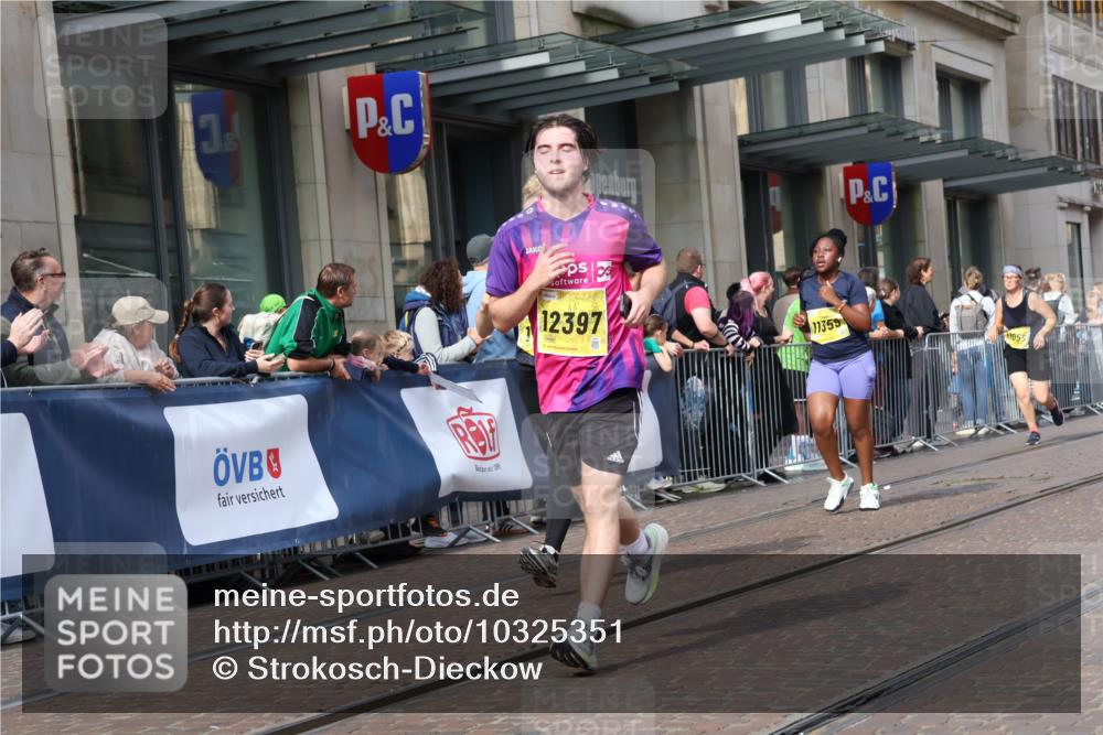 13.09.2026 - 21. swb-Marathon Bremen Strokosch-Dieckow http://msf.ph/oto/10325351 13.09.2026 11:00:41 Ziel 10093, 10367, 10368, 10428, 10639, 10753, 10857, 10964, 10965, 11049, 11055, 11116, 11247, 11359, 11428, 11540, 11681, 11682, 11728, 11797, 11804, 11819, 11850, 12006, 12085, 12116, 12241, 12397, 12428, 10263, 10272, 10275, 10306, 10369, 10677, 10801, 11045, 11126, 11129, 11162, 11180, 11343, 11475, 11556, 11687, 11708, 11769, 11797, 11838, 11959, 12018, 12291, 12394, 12430, 12530, 12531 meine-sportfotos.de