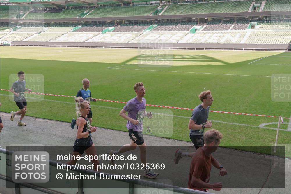 13.09.2026 - 21. swb-Marathon Bremen Michael Burmester http://msf.ph/oto/10325369 13.09.2026 12:54:46 Laufen im Stadion 161, 189, 201, 205, 313, 376, 385, 388, 461, 472, 481, 495, 541, 560, 615, 616, 666, 675, 696, 740, 816, 827, 982, 1053, 1076, 1197, 1207, 1390, 1419, 1433, 1468, 1551, 1599, 1631, 1658, 1707, 1814, 2055, 2125, 2234, 2251, 2280, 2319, 2362, 2383, 2390, 2401, 2422, 2454, 2474, 2499, 2623, 2701, 2733, 2801, 2824, 2870, 2882, 2913, 2922, 2962, 2971, 2997, 3012, 3054, 3134, 3175, 3206, 3241, 3246, 3346, 3356, 3357, 3413, 3706, 3716, 3836, 4137, 6106 meine-sportfotos.de