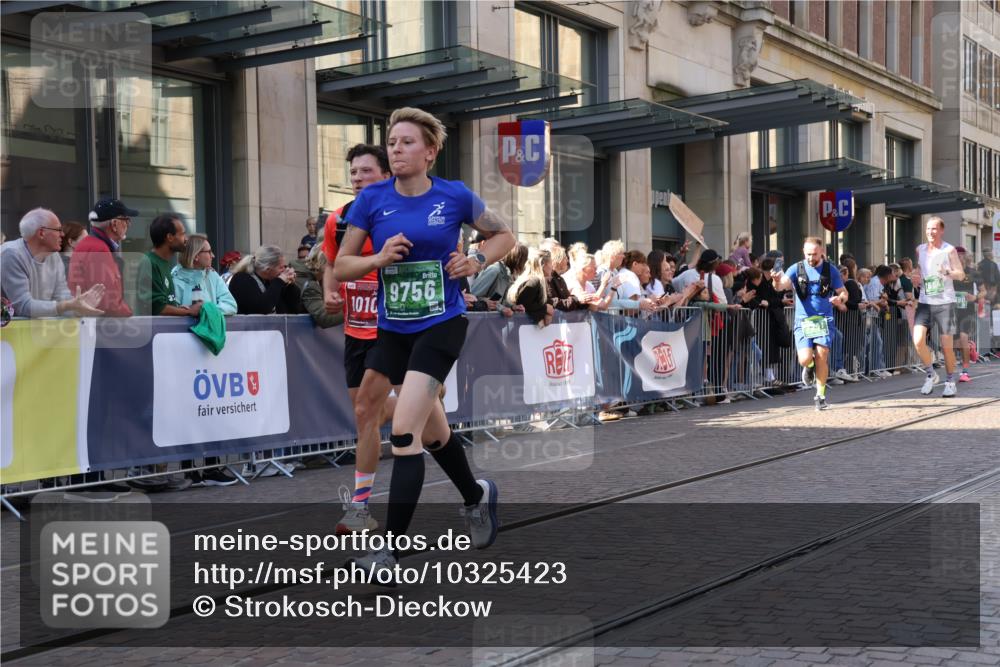 13.09.2026 - 21. swb-Marathon Bremen Strokosch-Dieckow http://msf.ph/oto/10325423 13.09.2026 13:19:53 Ziel 205, 232, 431, 511, 655, 1058, 1252, 1390, 1537, 1750, 1931, 2122, 2343, 2577, 2807, 2885, 2903, 3685, 3690, 4287, 4351, 5340, 5389, 5450, 5583, 5813, 5837, 6663, 6901, 7018, 7341, 7531, 7664, 8178, 9047, 9518, 9756, 161, 411, 461, 495, 926, 1010, 1053, 1232, 1281, 1468, 1535, 1551, 1642, 1972, 2870, 2906, 3240, 3319, 3411, 3966, 4101, 4479, 4480, 4977, 4978, 7037, 7140, 7404, 7488, 7655, 8185, 8263, 9082, 9359, 9984, 13163, 13192 meine-sportfotos.de