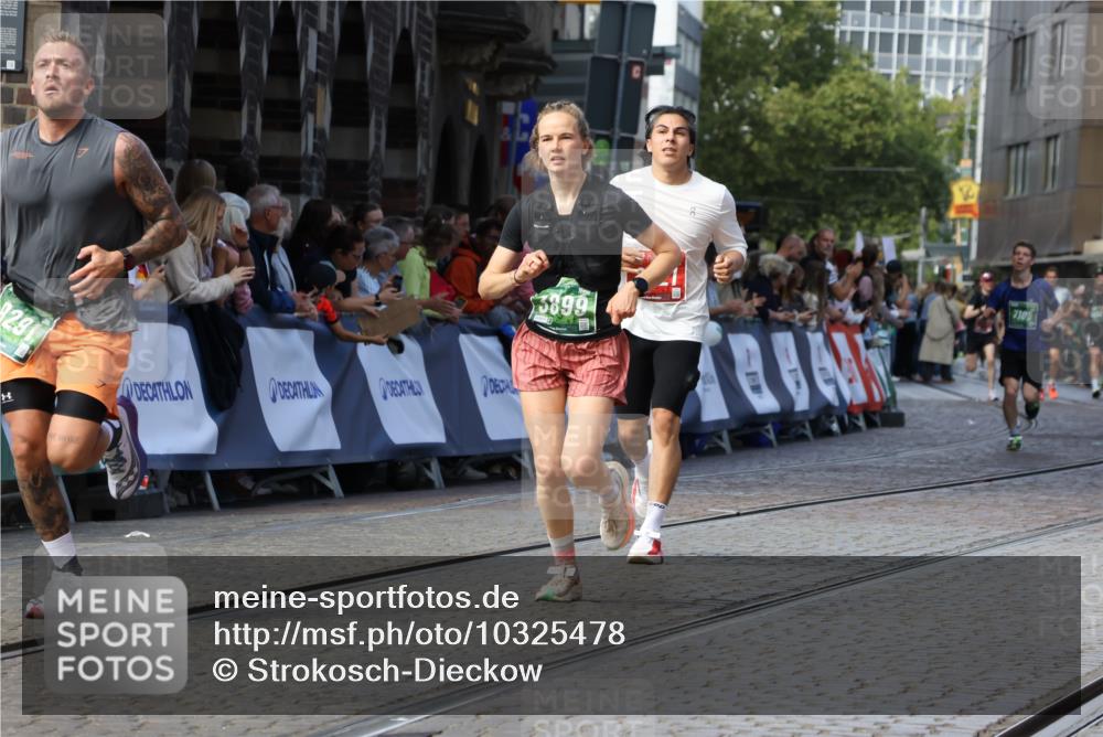 13.09.2026 - 21. swb-Marathon Bremen Strokosch-Dieckow http://msf.ph/oto/10325478 13.09.2026 13:11:21 Ziel 335, 697, 2021, 2759, 3448, 3484, 3647, 4023, 4429, 4475, 4571, 5079, 5314, 6471, 6657, 7136, 8183, 9410, 9622, 382, 3899, 7109, 8982 meine-sportfotos.de