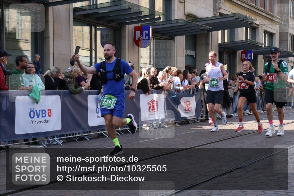 13.09.2026 - 21. swb-Marathon Bremen Strokosch-Dieckow http://msf.ph/oto/10325505 13.09.2026 13:19:54 Ziel 205, 232, 431, 511, 655, 1058, 1252, 1390, 1537, 1750, 1931, 2122, 2343, 2577, 2807, 2885, 2903, 3685, 3690, 4287, 4351, 5137, 5340, 5389, 5450, 5583, 5813, 5837, 6663, 6901, 7018, 7341, 7531, 7664, 8178, 9047, 9518, 9756, 13222, 161, 411, 461, 495, 511, 926, 1010, 1053, 1232, 1281, 1468, 1535, 1551, 1642, 1972, 2870, 2906, 3240, 3319, 3411, 3966, 4101, 4479, 4480, 4977, 4978, 5813, 7037, 7140, 7404, 7488, 7655, 8185, 8263, 9082, 9359, 9984, 13163, 13192 meine-sportfotos.de