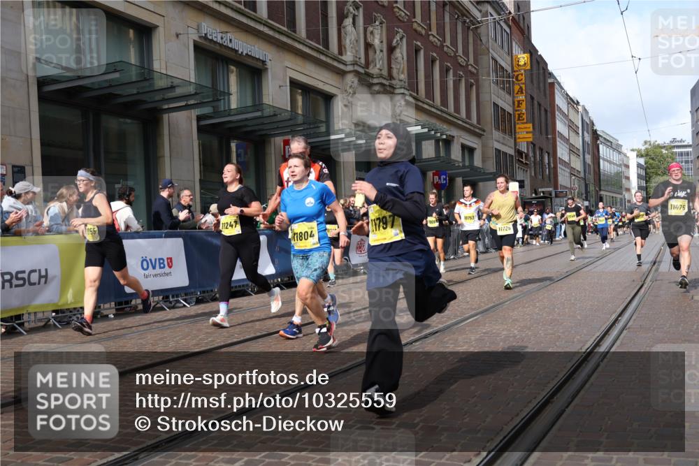 13.09.2026 - 21. swb-Marathon Bremen Strokosch-Dieckow http://msf.ph/oto/10325559 13.09.2026 11:00:46 Ziel 10093, 10367, 10368, 10428, 10639, 10753, 10892, 10964, 10965, 11049, 11055, 11116, 11247, 11260, 11306, 11359, 11428, 11540, 11681, 11682, 11728, 11751, 11804, 11816, 11850, 12085, 12116, 12241, 12245, 12283, 12390, 12391, 12428, 10263, 10272, 10275, 10306, 10369, 10857, 11055, 11126, 11162, 11180, 11343, 11475, 11556, 11687, 11708, 11769, 11797, 11804, 11819, 11838, 11959, 12006, 12018, 12397, 12430 meine-sportfotos.de